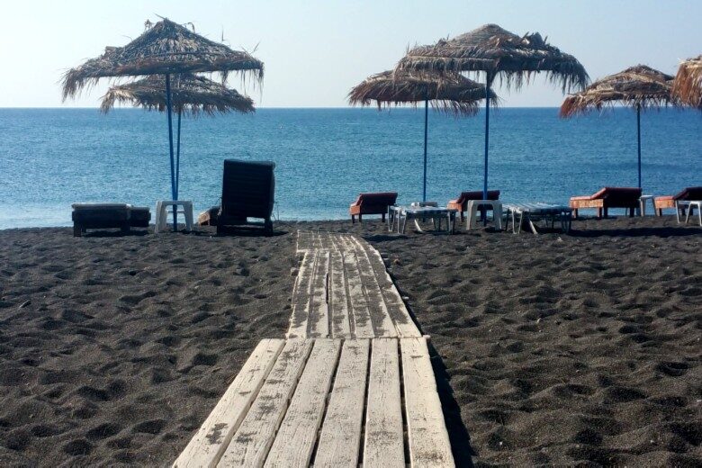 Santorini_black_beach
